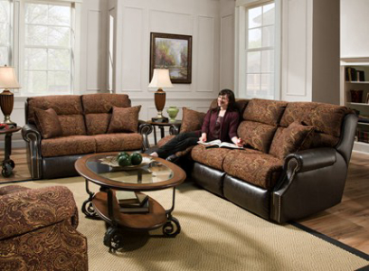 Southern MotionDouble Reclining Loveseat with Pillows