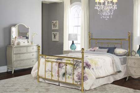 Hillsdale FurnitureQueen Chelsea Metal Bed with Frame in Classic Brass