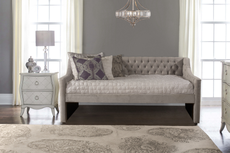 Hillsdale FurnitureTwin Jaylen Upholstered Daybed in Silver Gray