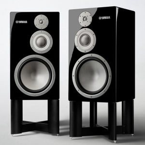 YamahaSpeakers with Stands